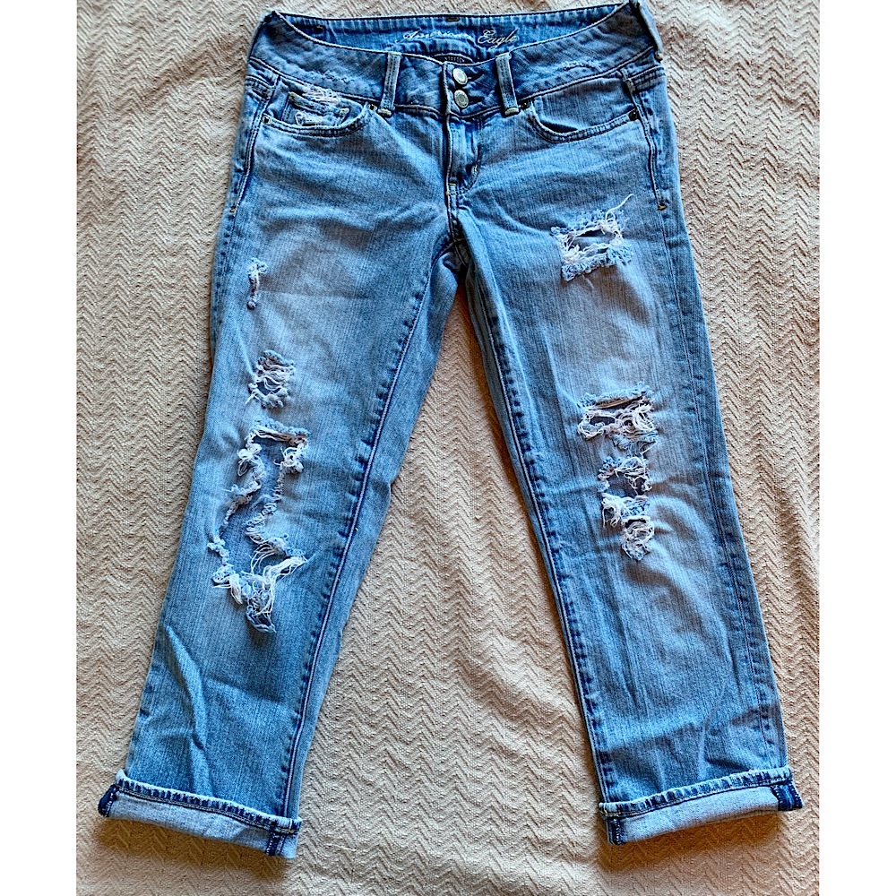 American Eagle Distressed Capris